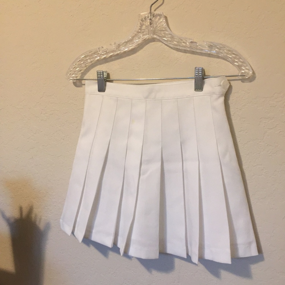 White pleated tennis skirt